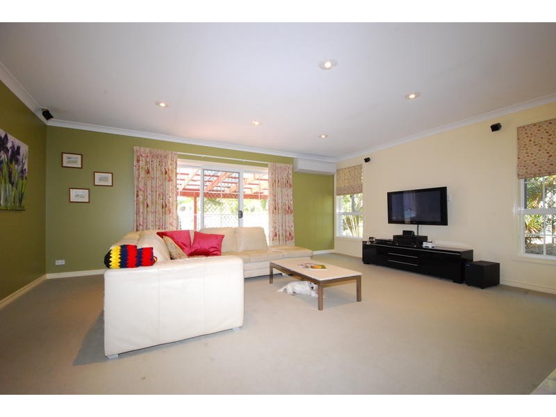 64 Pine County Place, Bellbowrie QLD 4070